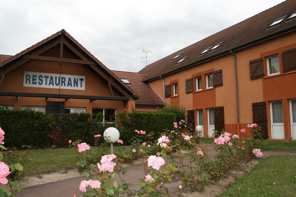 Comfort Hotel Orleans Saran Exterior photo